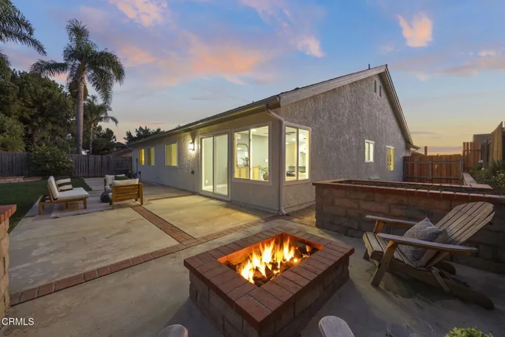 Backyard Fire Pit & Patio Lounge