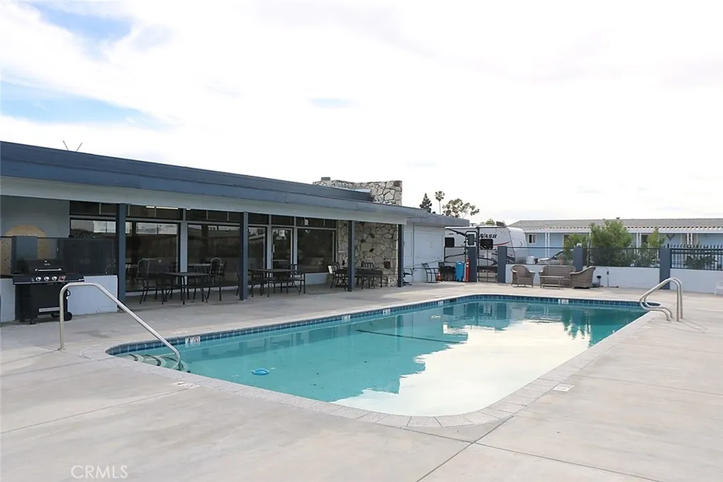Community, main pool