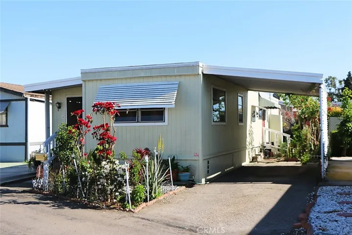 Mobile home, Right side view