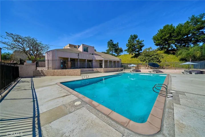 POOL LOOKING CLUBH