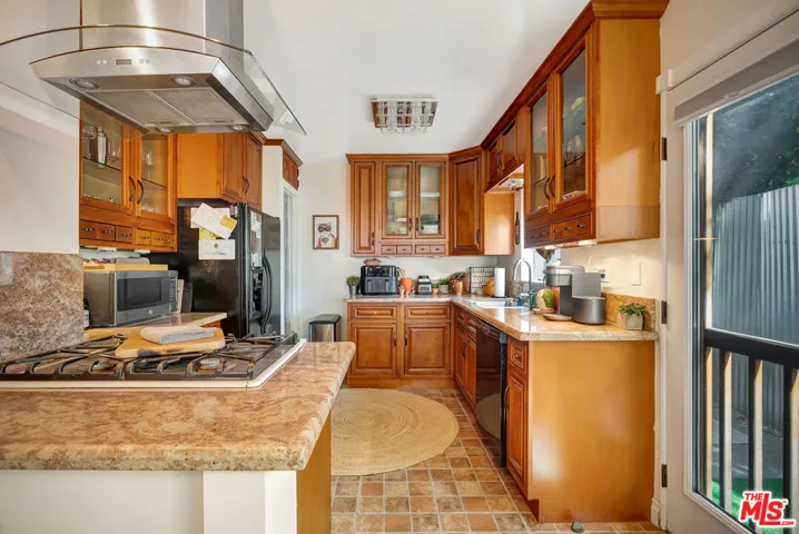 14722 Magnolia Boulevard, Sherman Oaks, California 91403 — photo 5