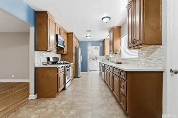 Kitchen - View towards Laundry Room