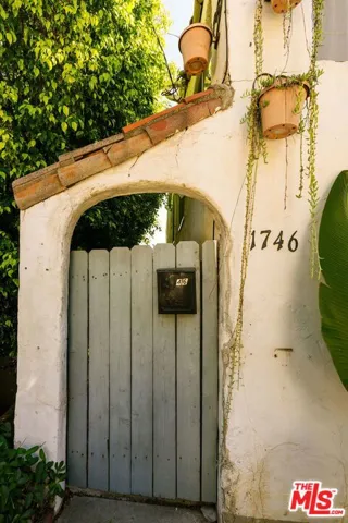 separate entrance to studio