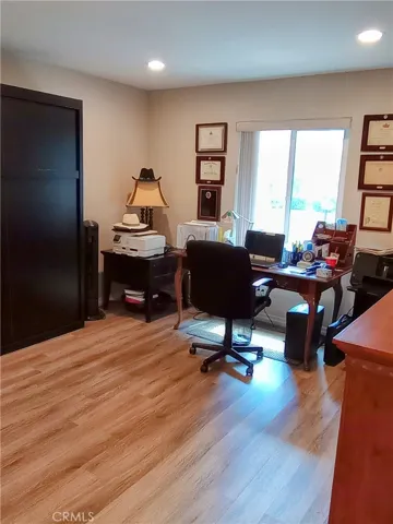 Bedroom /Office