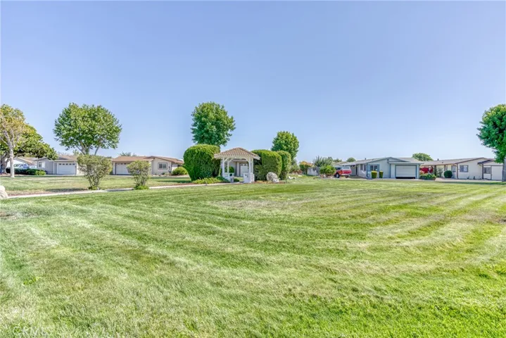 Casa Del Rio Mobile Estates -Grassy Area