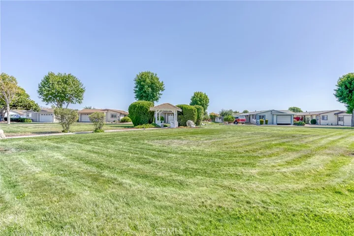 Casa Del Rio Mobile Estates -Grassy Area