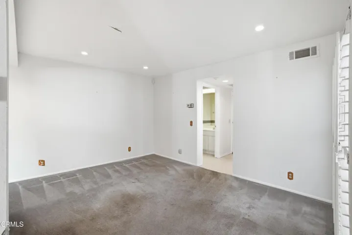 20_family room