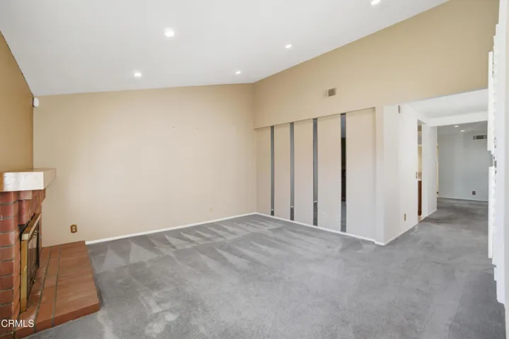 8_living room