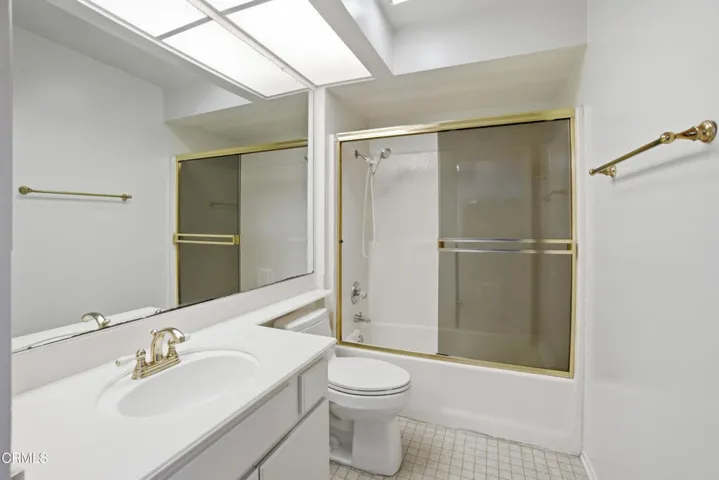 32_bathroom