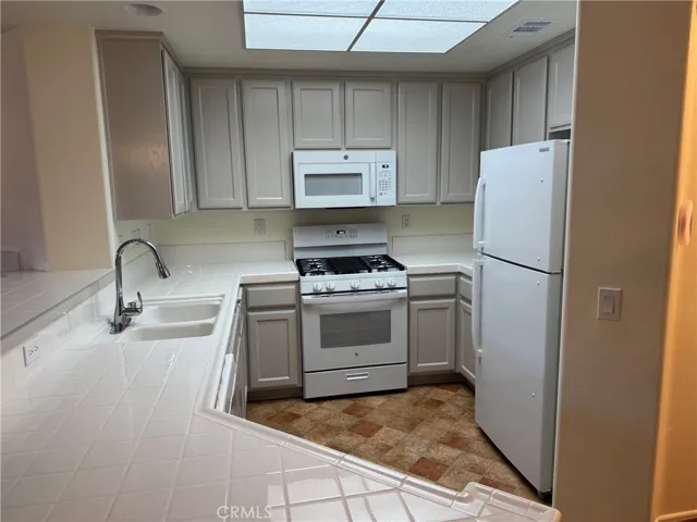 130 S Barranca 212, West Covina, California 91791