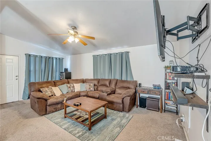 25088 Camino Del Norte, Barstow, California 92311
