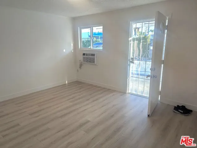 Wall Ac/heating system