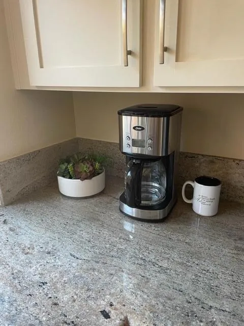 11PalmaDriveKitchen2