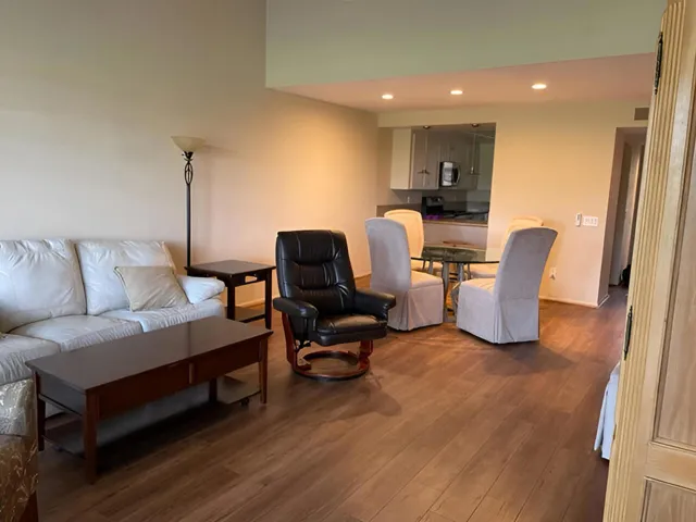 11PalmaDriveFamilyRoom