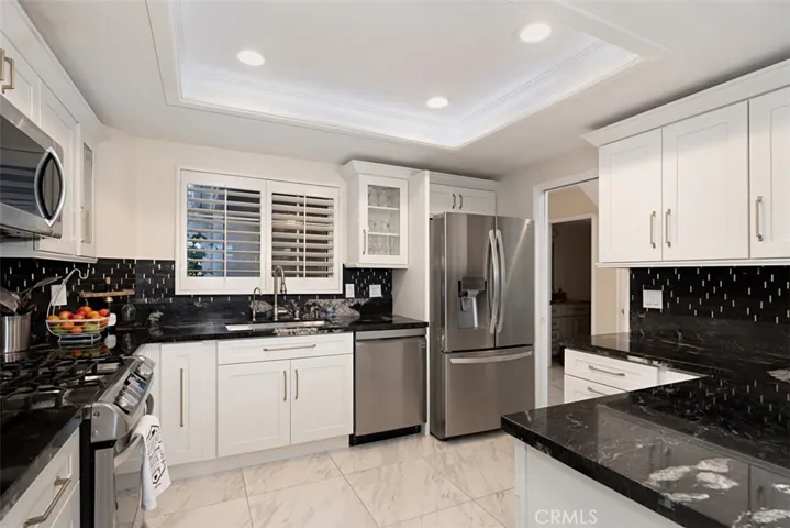 Look at this gorgeous kitchen!!!