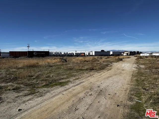 Spearman Ave Dirt Road Access