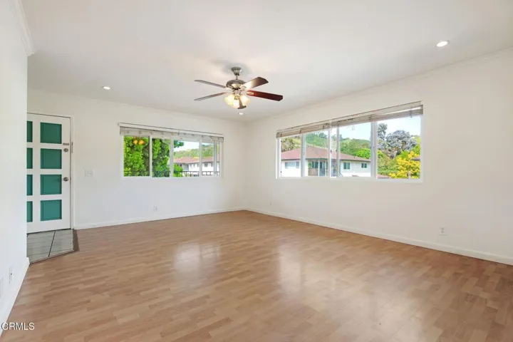 06-Living Room (2)