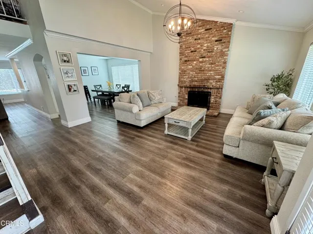 Richie 7 living room