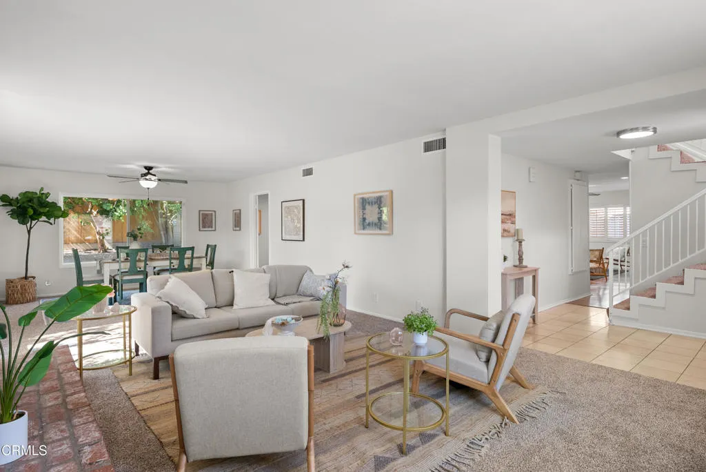 07-living-room-wide