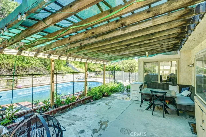23041 Posada, Valencia, California 91354