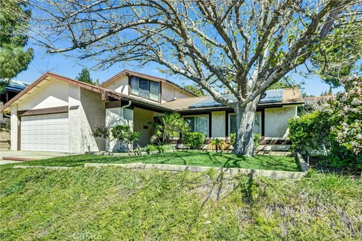 23041 Posada, Valencia, California 91354