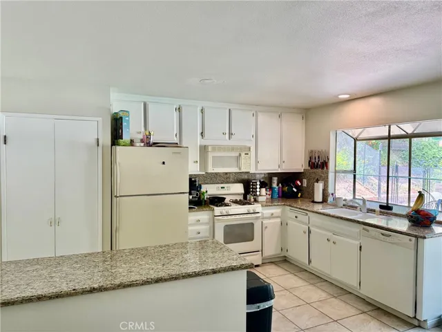 23041 Posada, Valencia, California 91354