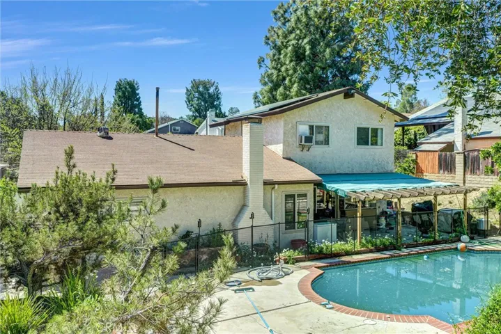 23041 Posada, Valencia, California 91354