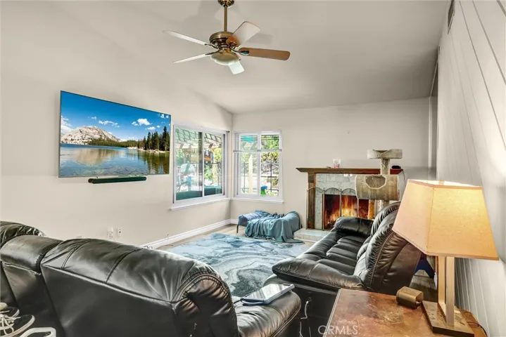 23041 Posada, Valencia, California 91354