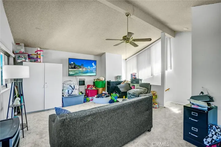 23041 Posada, Valencia, California 91354