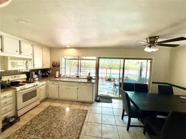 23041 Posada, Valencia, California 91354