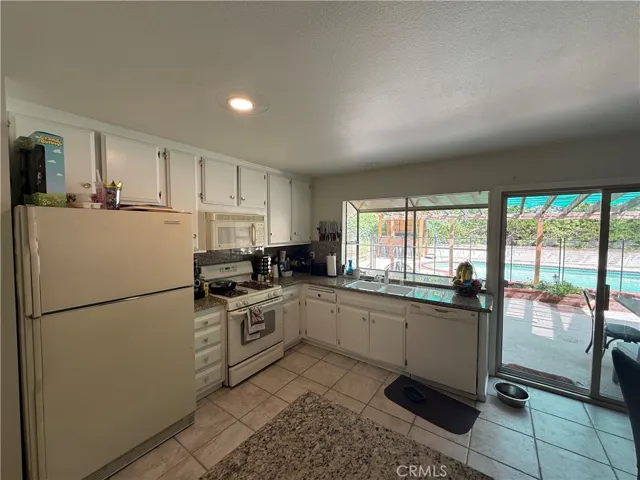 23041 Posada, Valencia, California 91354
