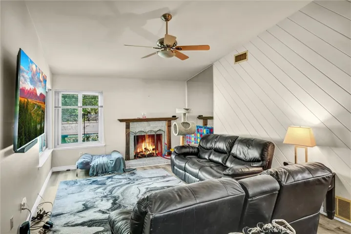 23041 Posada, Valencia, California 91354