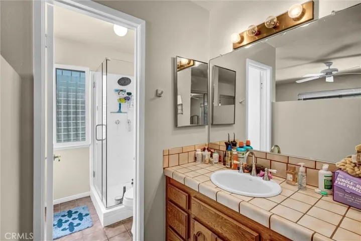23041 Posada, Valencia, California 91354