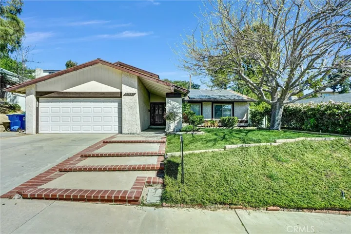 23041 Posada, Valencia, California 91354
