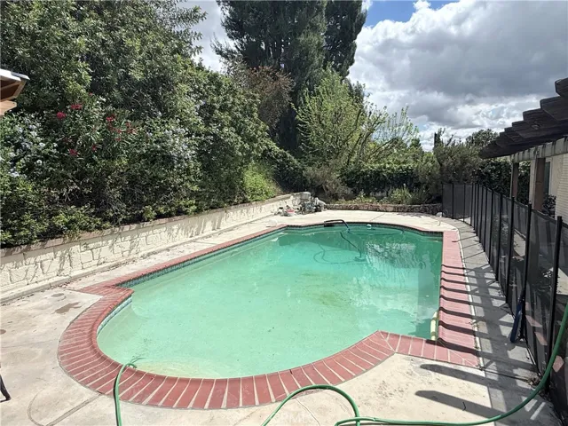 23041 Posada, Valencia, California 91354