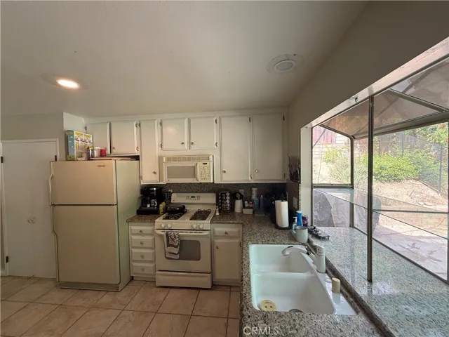 23041 Posada, Valencia, California 91354