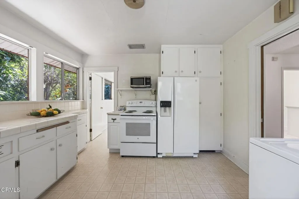 12-web-or-mls-Upmarket Media-1550San040