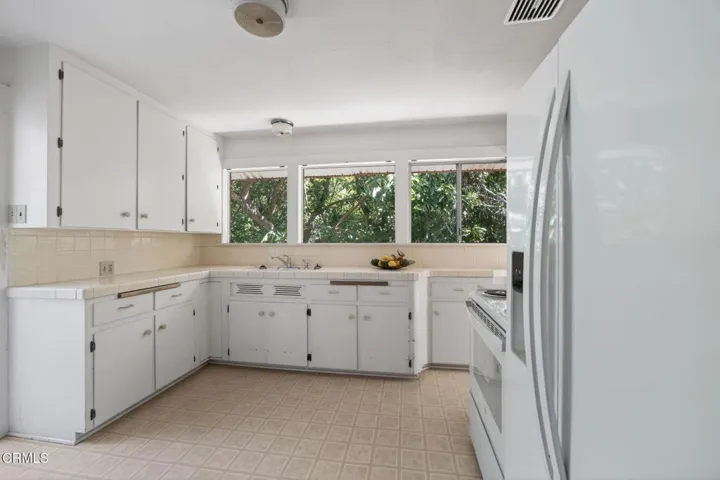 13-web-or-mls-Upmarket Media-1550San045
