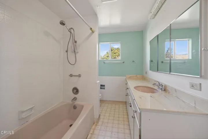22-web-or-mls-Upmarket Media-1550San072