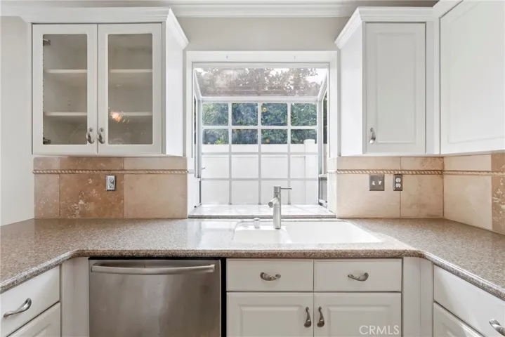 3327 California Avenue, Signal Hill, California 90755