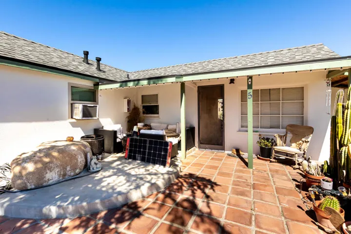 House Charming front Patio