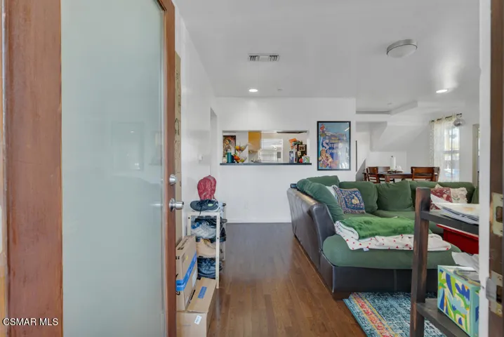 625 N Niagara St- HsHProd-50