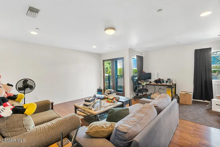 625 N Niagara St- HsHProd-36