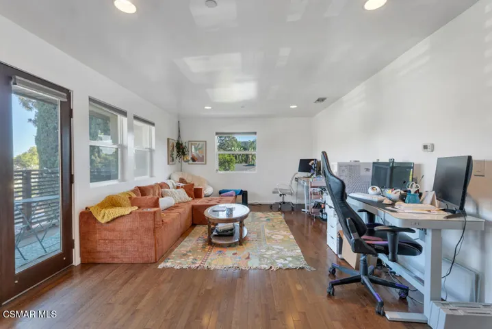 625 N Niagara St- HsHProd-66