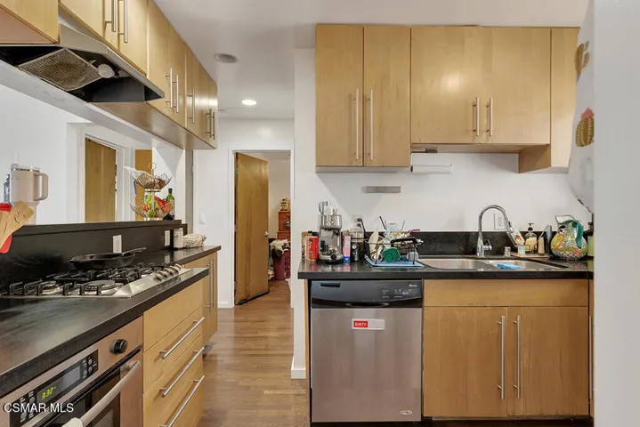 625 N Niagara St- HsHProd-56