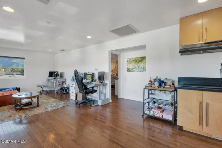 625 N Niagara St- HsHProd-72