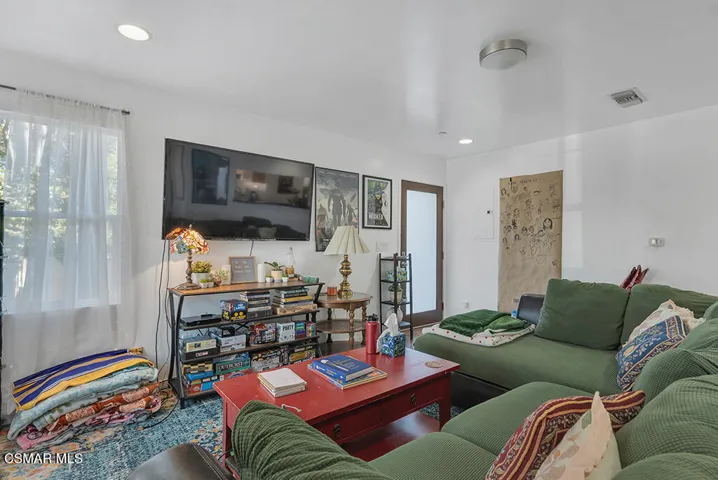 625 N Niagara St- HsHProd-53