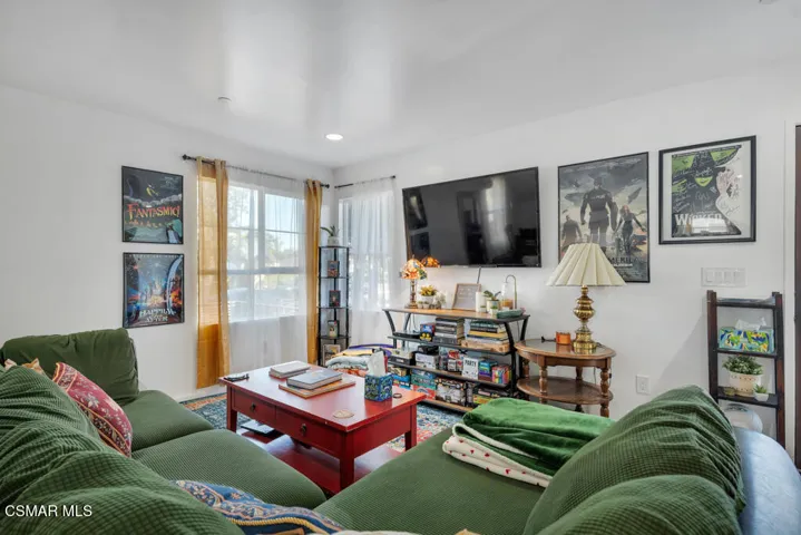 625 N Niagara St- HsHProd-52