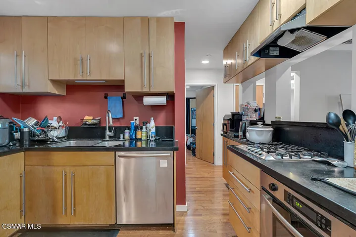625 N Niagara St- HsHProd-20