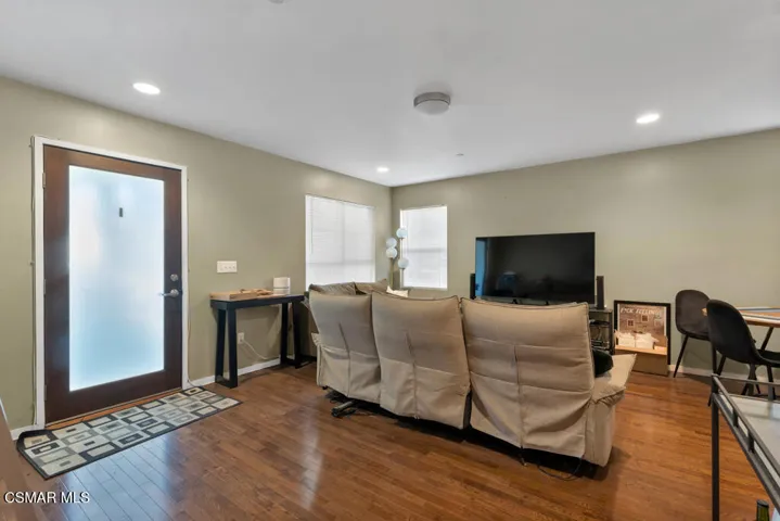 625 N Niagara St- HsHProd-17